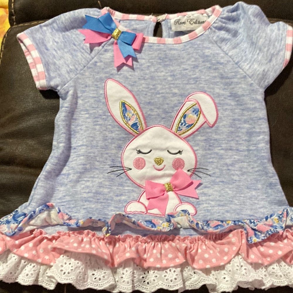 Rare edition from Belk, beautiful rabbit, design, ruffle, bellbottoms outfit